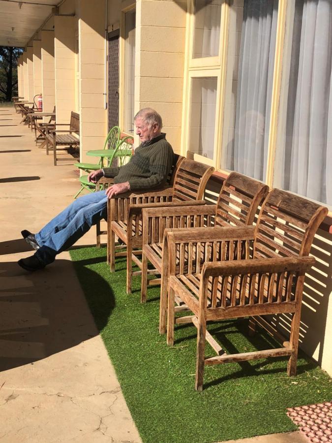 Alpine Country Motel Plus Free Coffee Cooma Bagian luar foto