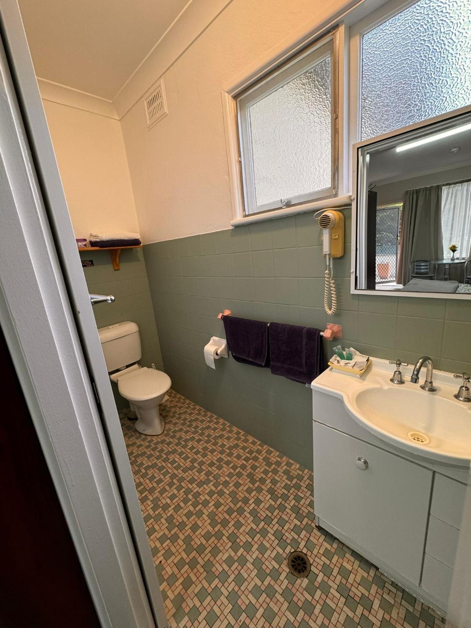 Alpine Country Motel Plus Free Coffee Cooma Bagian luar foto