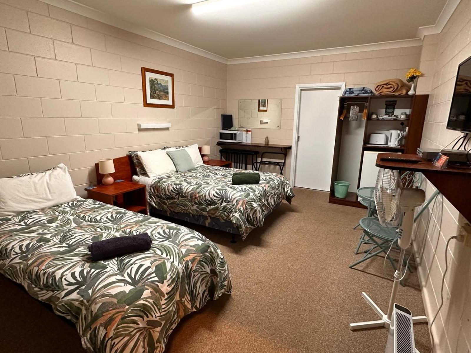 Alpine Country Motel Plus Free Coffee Cooma Bagian luar foto