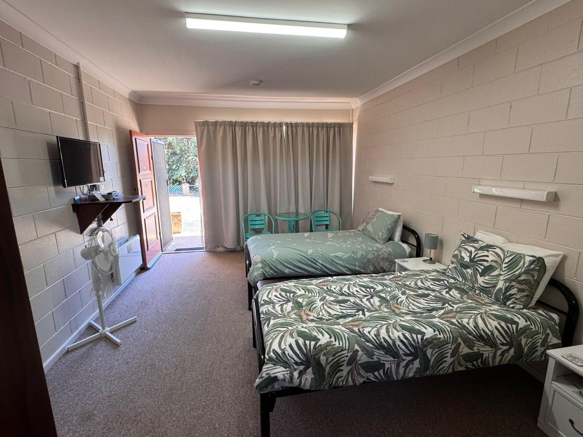 Alpine Country Motel Plus Free Coffee Cooma Bagian luar foto