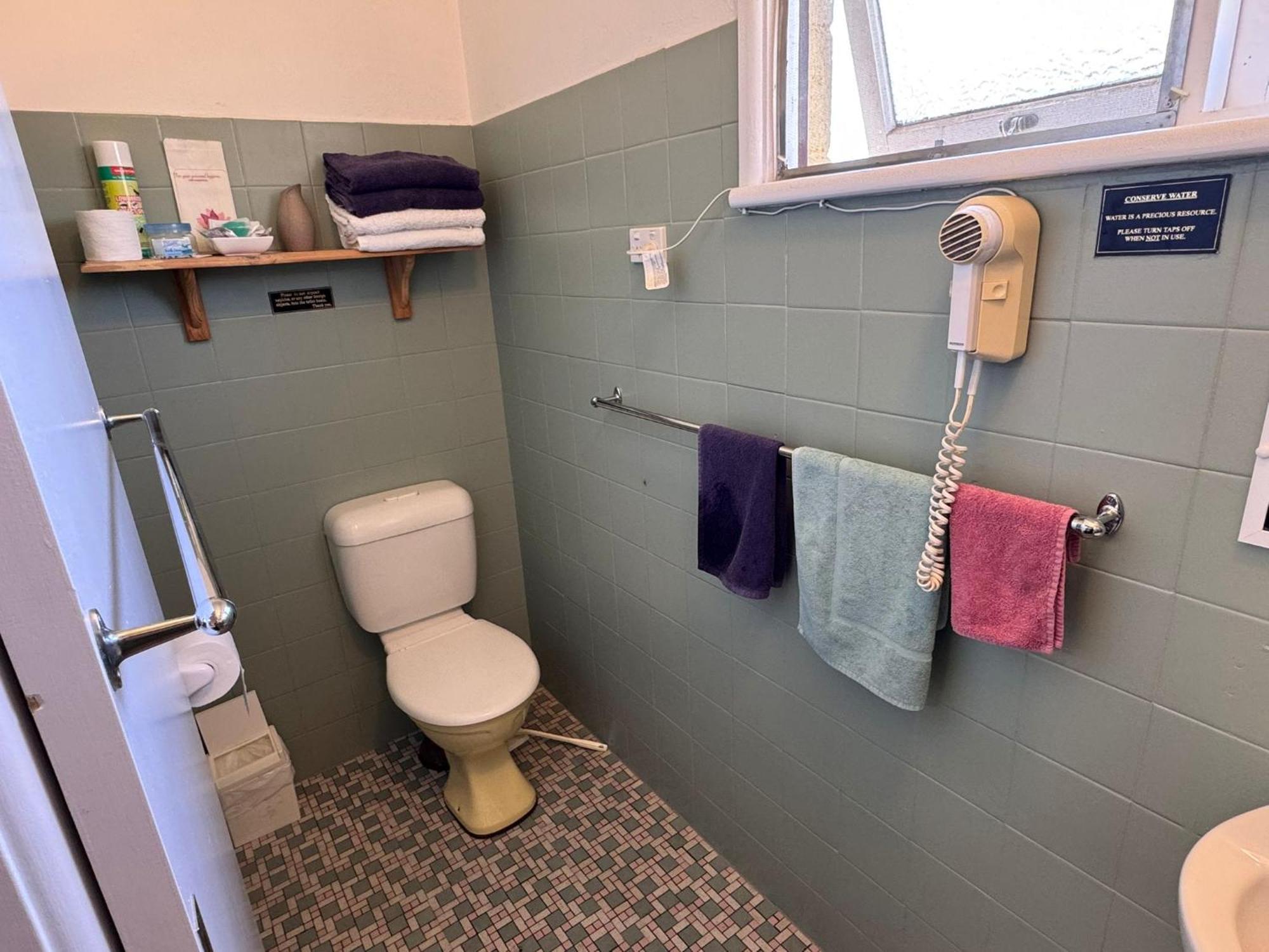 Alpine Country Motel Plus Free Coffee Cooma Bagian luar foto