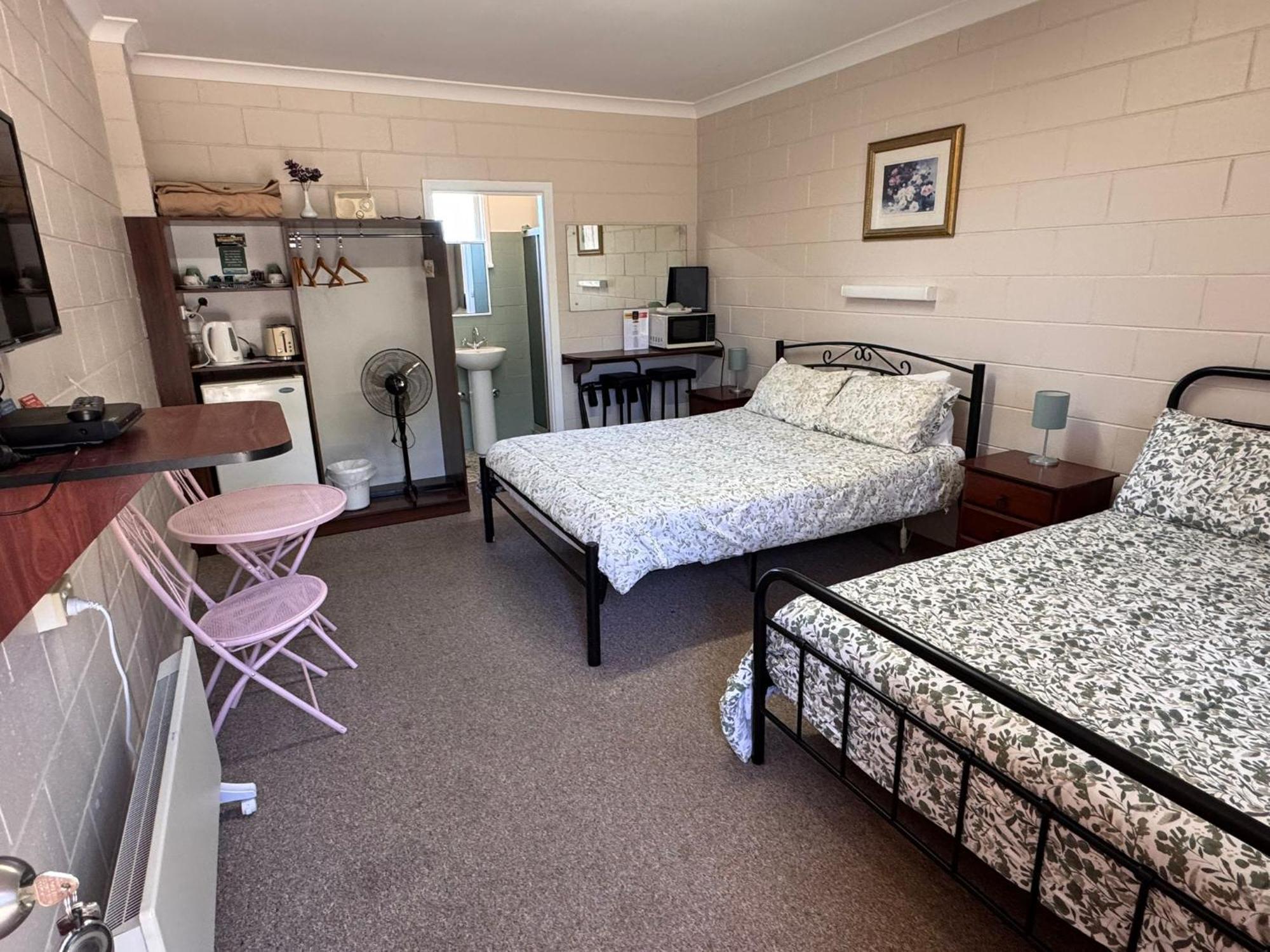Alpine Country Motel Plus Free Coffee Cooma Bagian luar foto