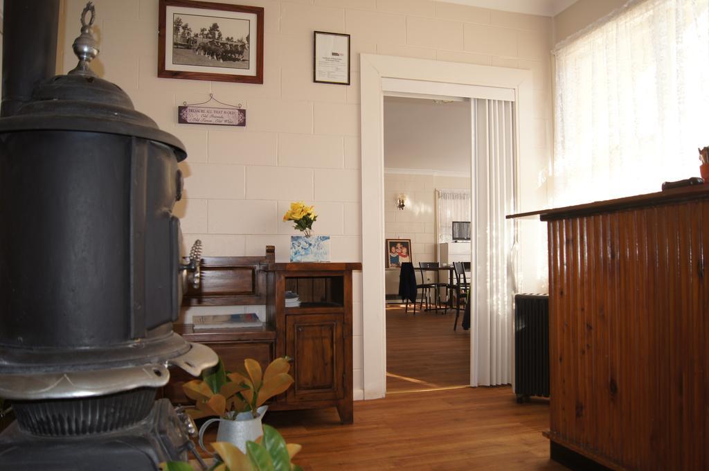Alpine Country Motel Plus Free Coffee Cooma Bagian luar foto